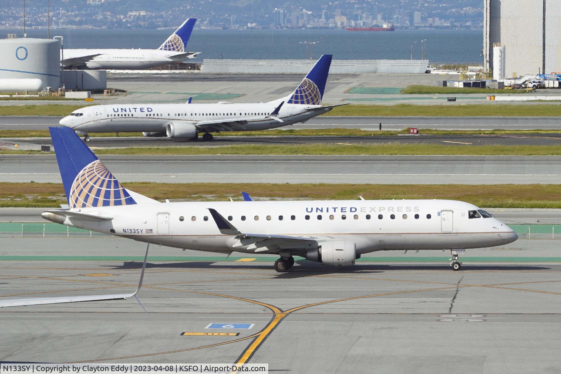 N133SY, 2015 Embraer 175LR (ERJ-170-200LR) C/N 17000452, SFO 2023.