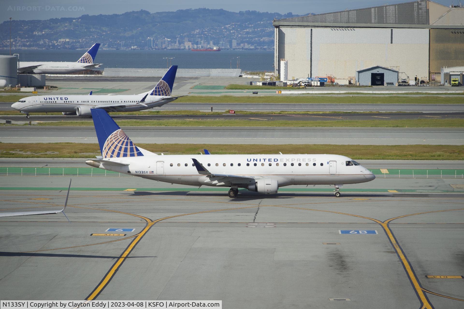 N133SY, 2015 Embraer 175LR (ERJ-170-200LR) C/N 17000452, SFO 2023.