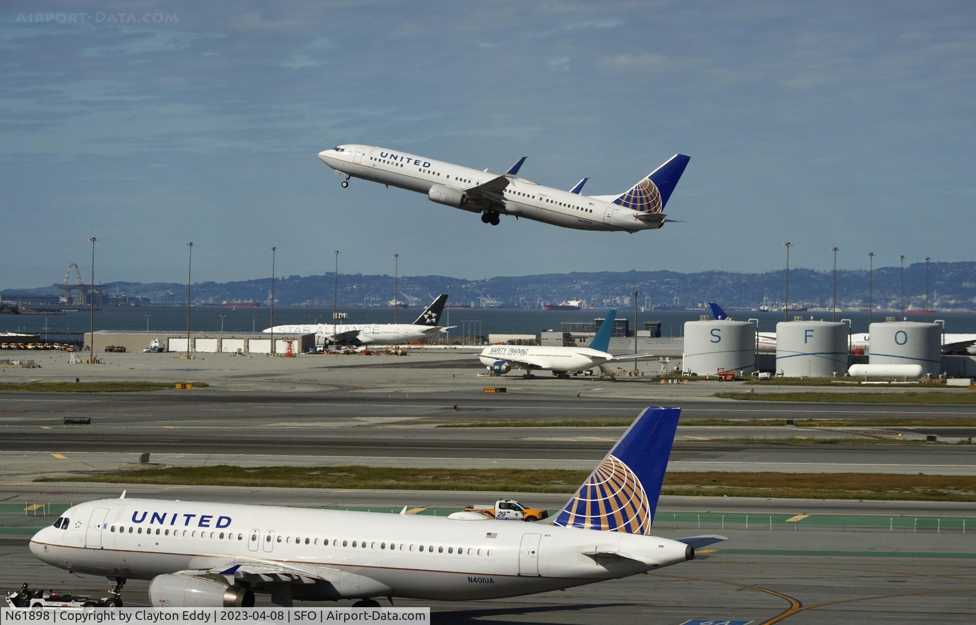 N61898, 2016 Boeing 737-900/ER C/N 62815, SFO 2023.