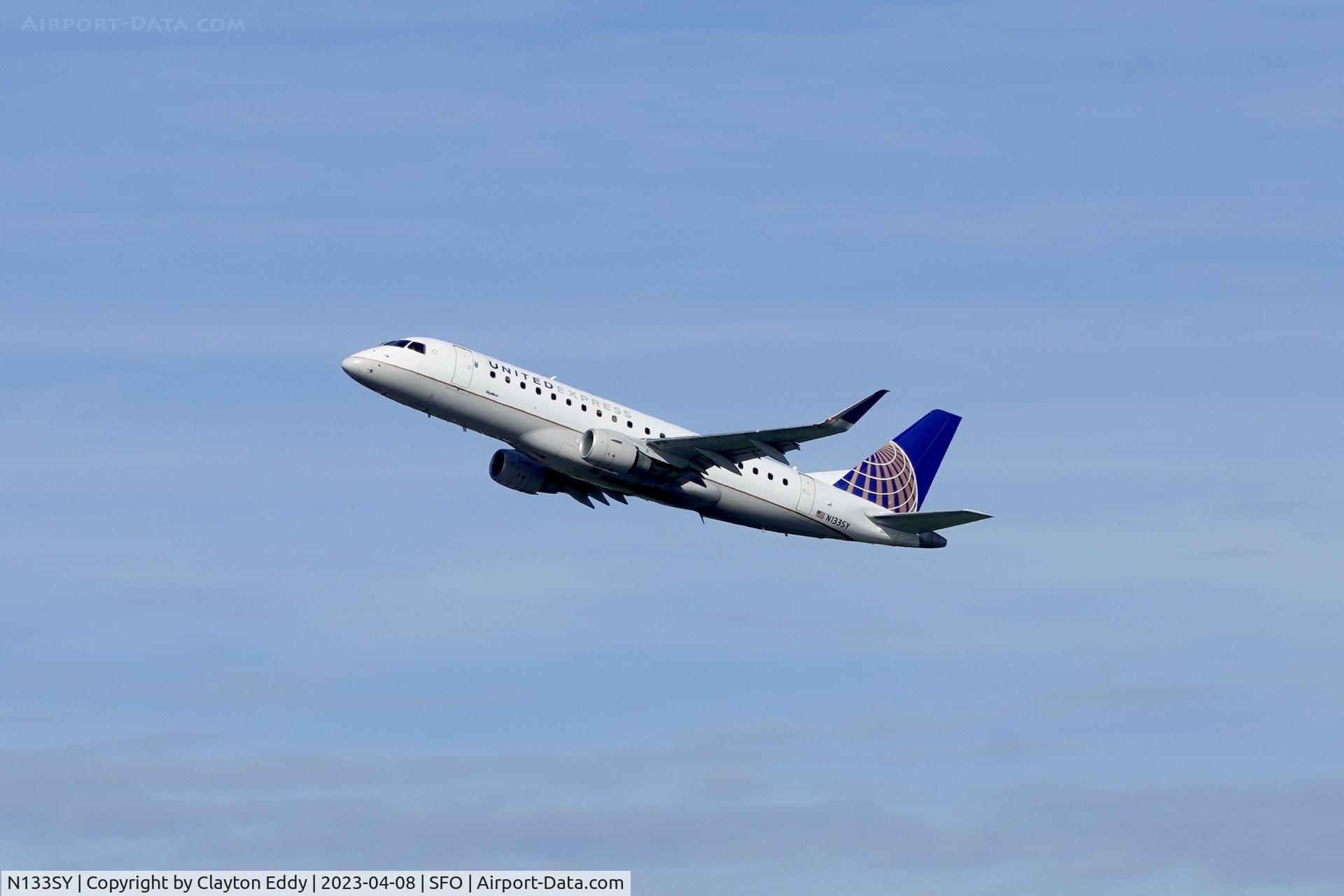 N133SY, 2015 Embraer 175LR (ERJ-170-200LR) C/N 17000452, SFO 2023.