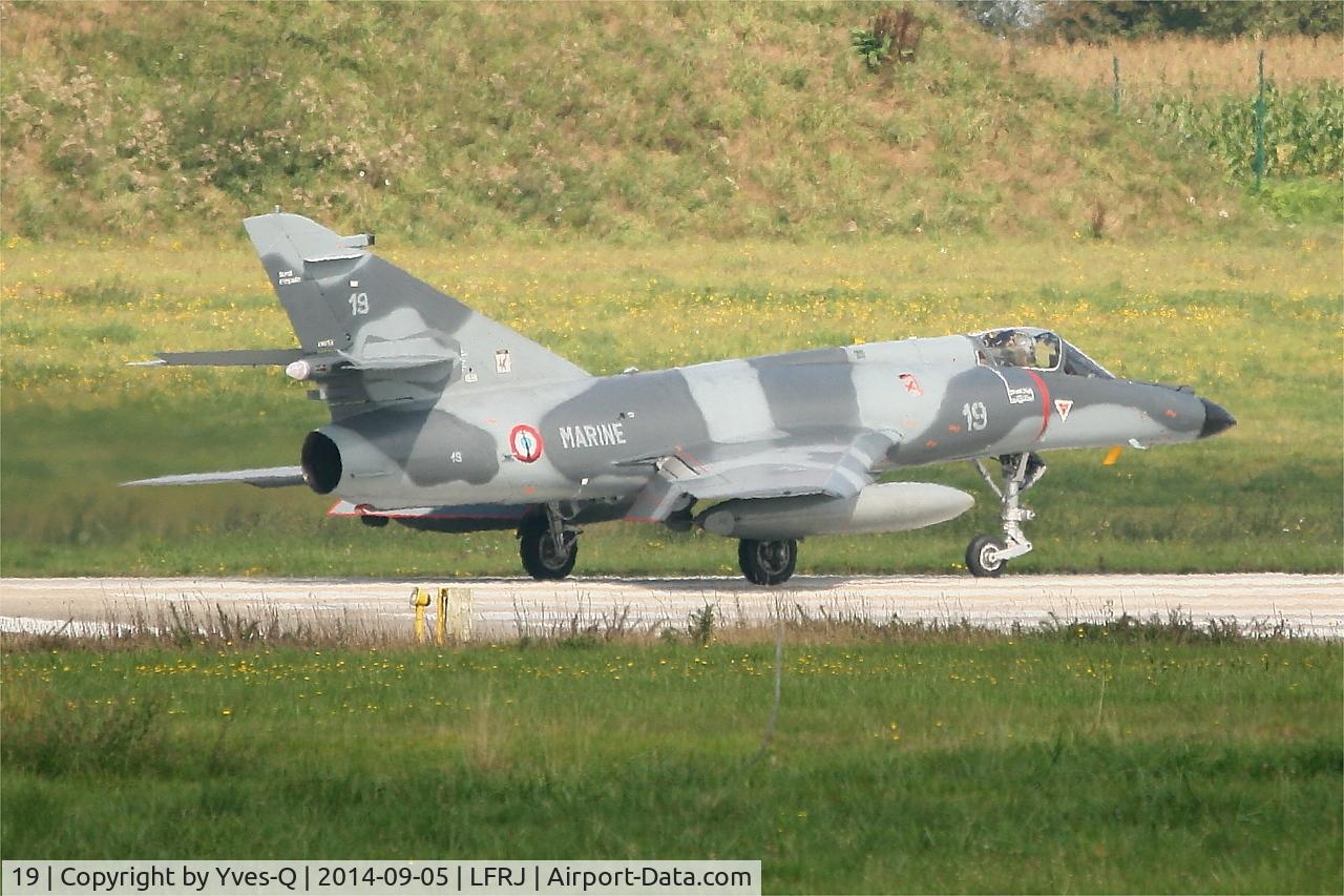 19, Dassault Super Etendard C/N 19, Dassault Super Etendard M, Ready to take off rwy 08, Landivisiau Naval Air Base (LFRJ-LDV)