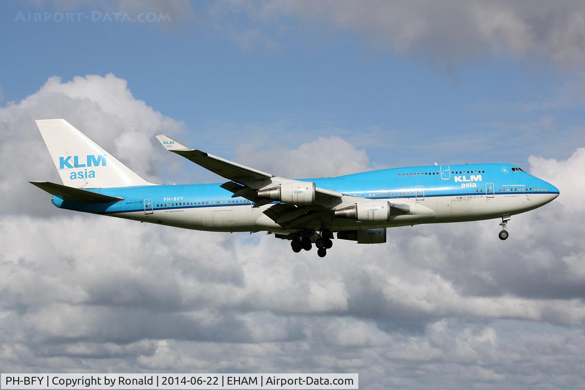 PH-BFY, 2002 Boeing 747-406BC C/N 30455, at spl