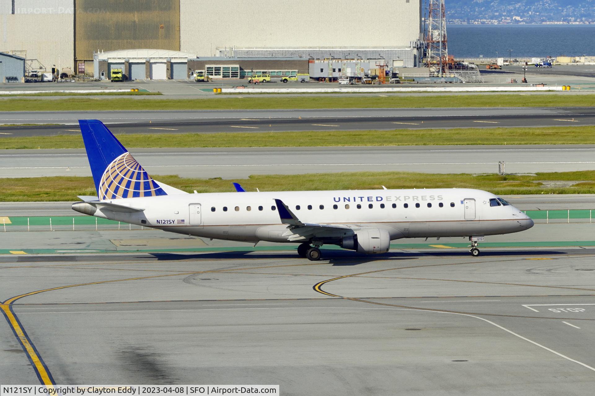 N121SY, 2014 Embraer 175LR (ERJ-170-200LR) C/N 17000430, SFO 2023.