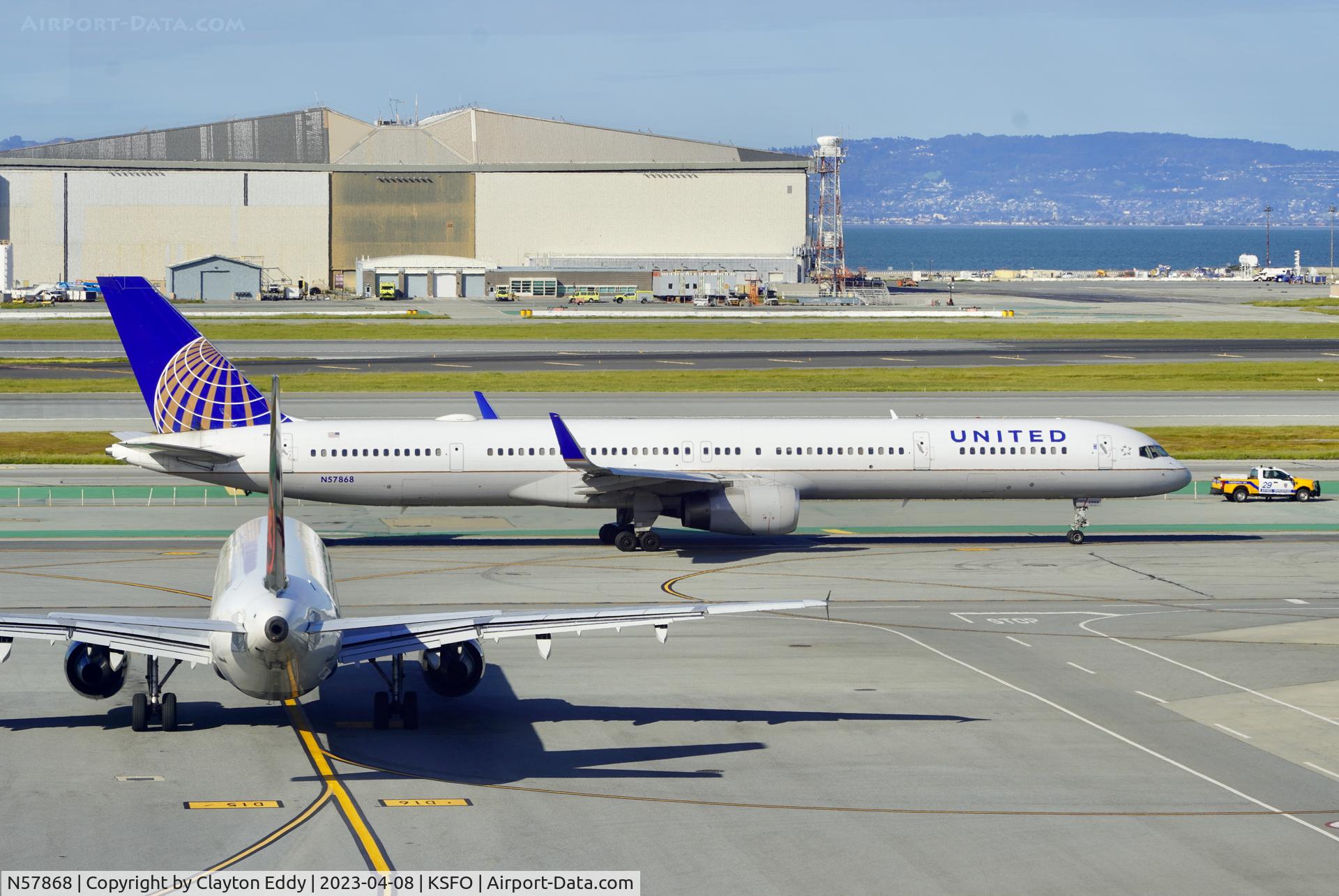 N57868, 2002 Boeing 757-33N C/N 32590, SFO 2023.