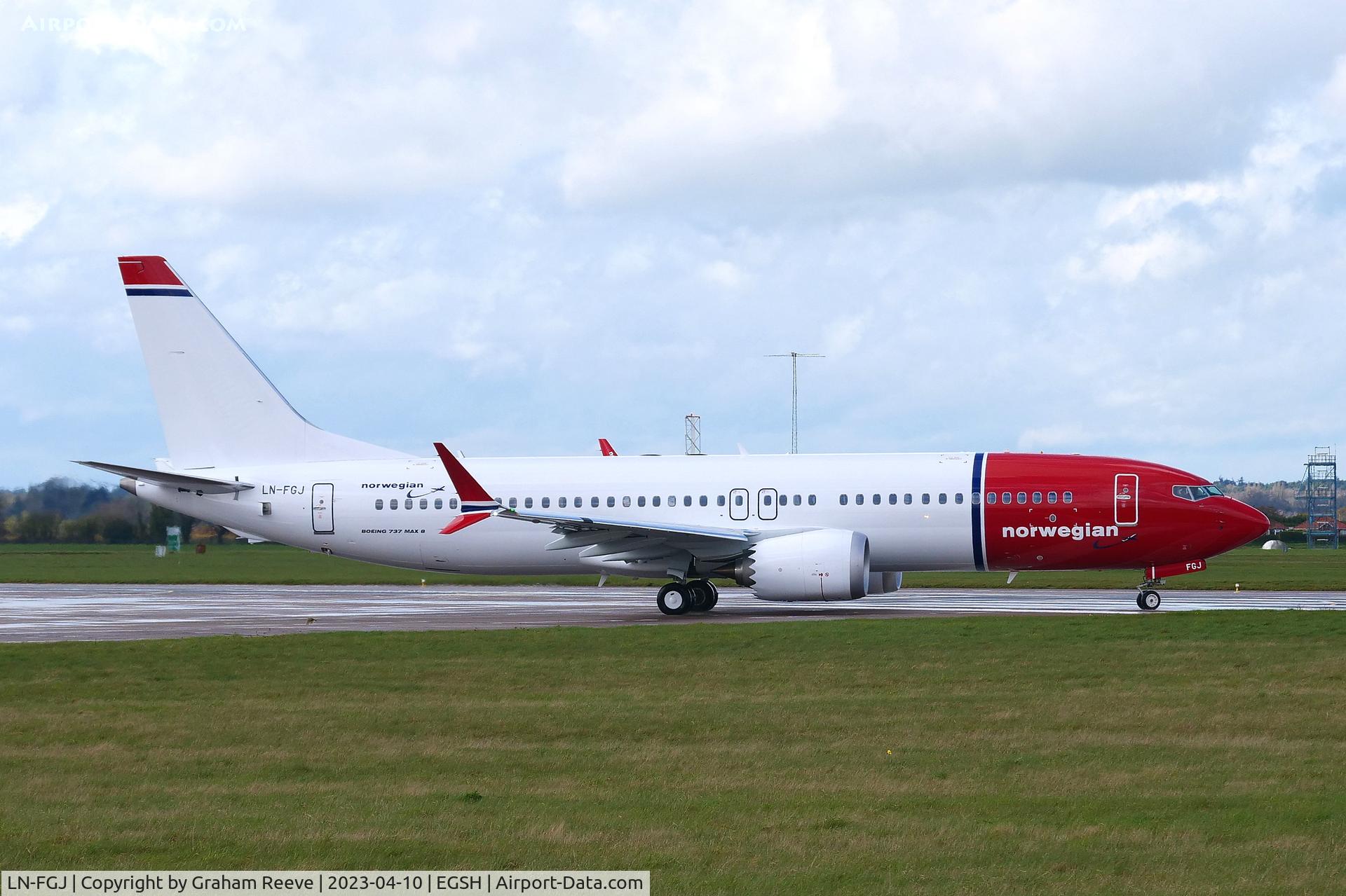 LN-FGJ, 2022 Boeing 737-8 MAX C/N 65903, Departing from Norwich.