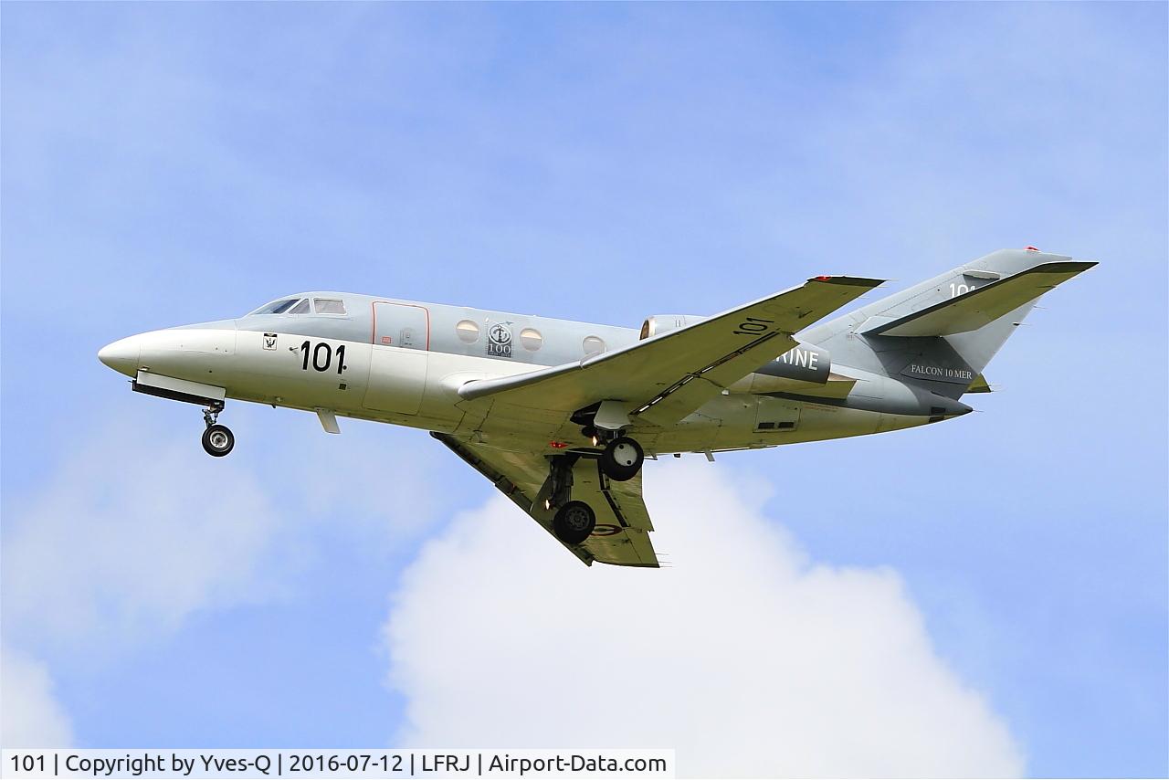101, 1977 Dassault Falcon 10MER C/N 101, Dassault Rafale M, On final rwy 08, Landivisiau naval air base (LFRJ-LDV)