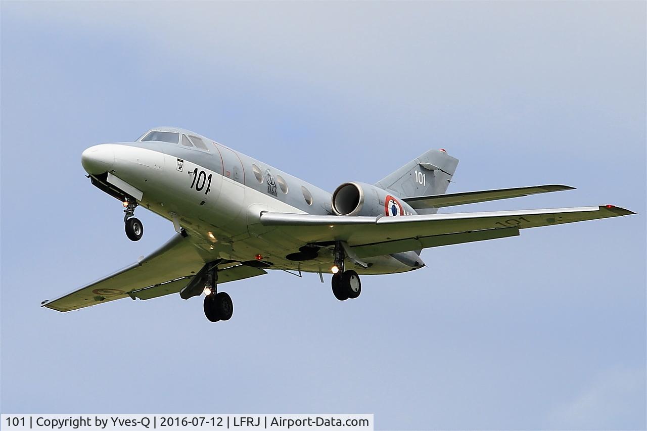 101, 1977 Dassault Falcon 10MER C/N 101, Dassault Rafale M, On final rwy 08, Landivisiau naval air base (LFRJ-LDV)