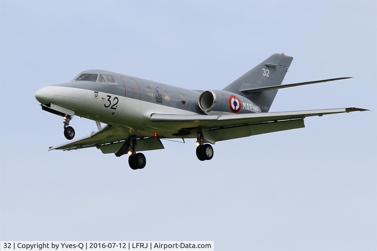 32, 1974 Dassault Falcon 10MER C/N 32, Dassault Falcon 10 MER, Short approach rwy 26, Landivisiau Naval Air Base (LFRJ-LDV)