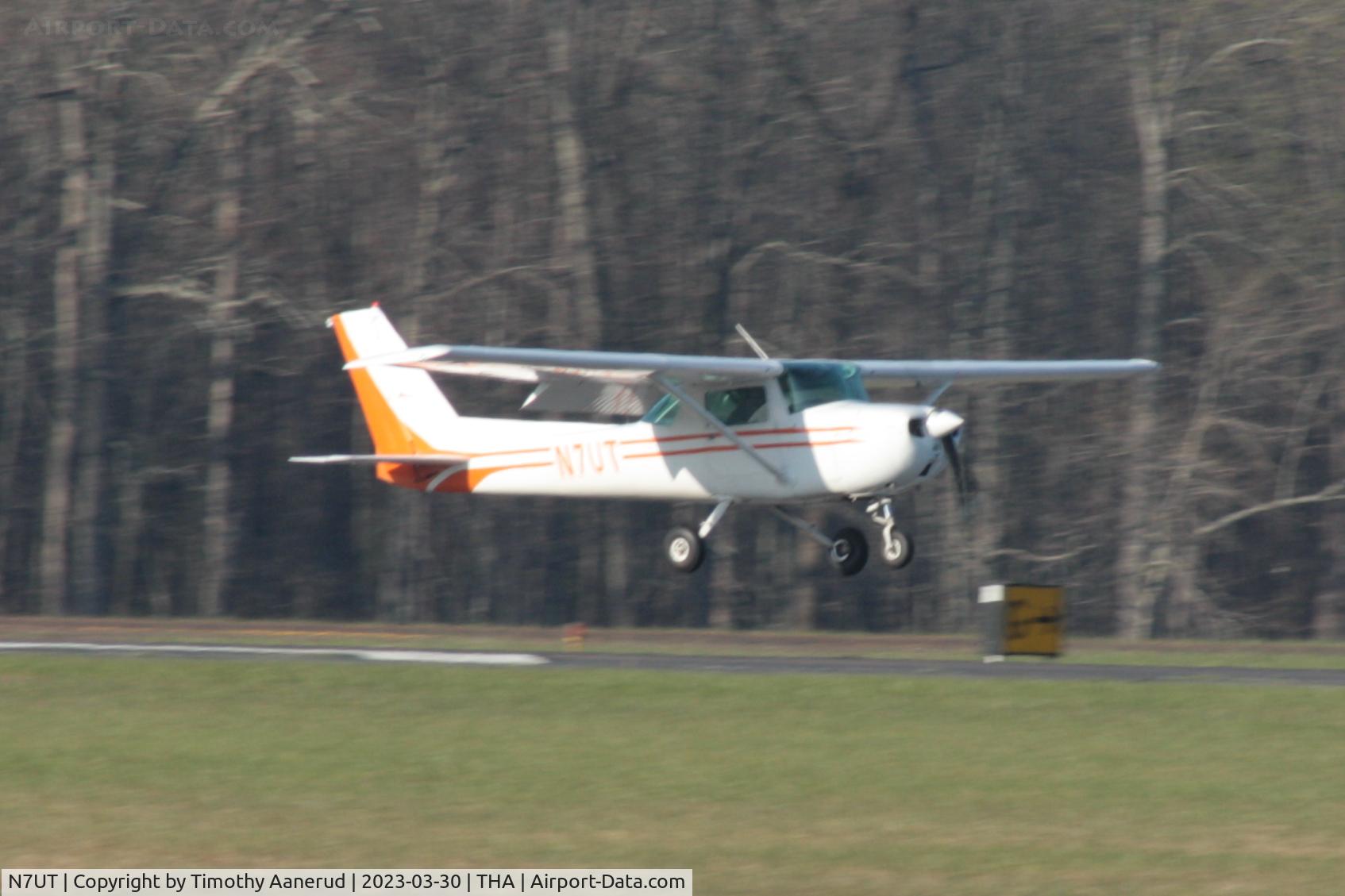 N7UT, 1974 Cessna 150M C/N 15076100, 1974 Cessna 150M, c/n: 15076100, in the pattern doing touch and goes