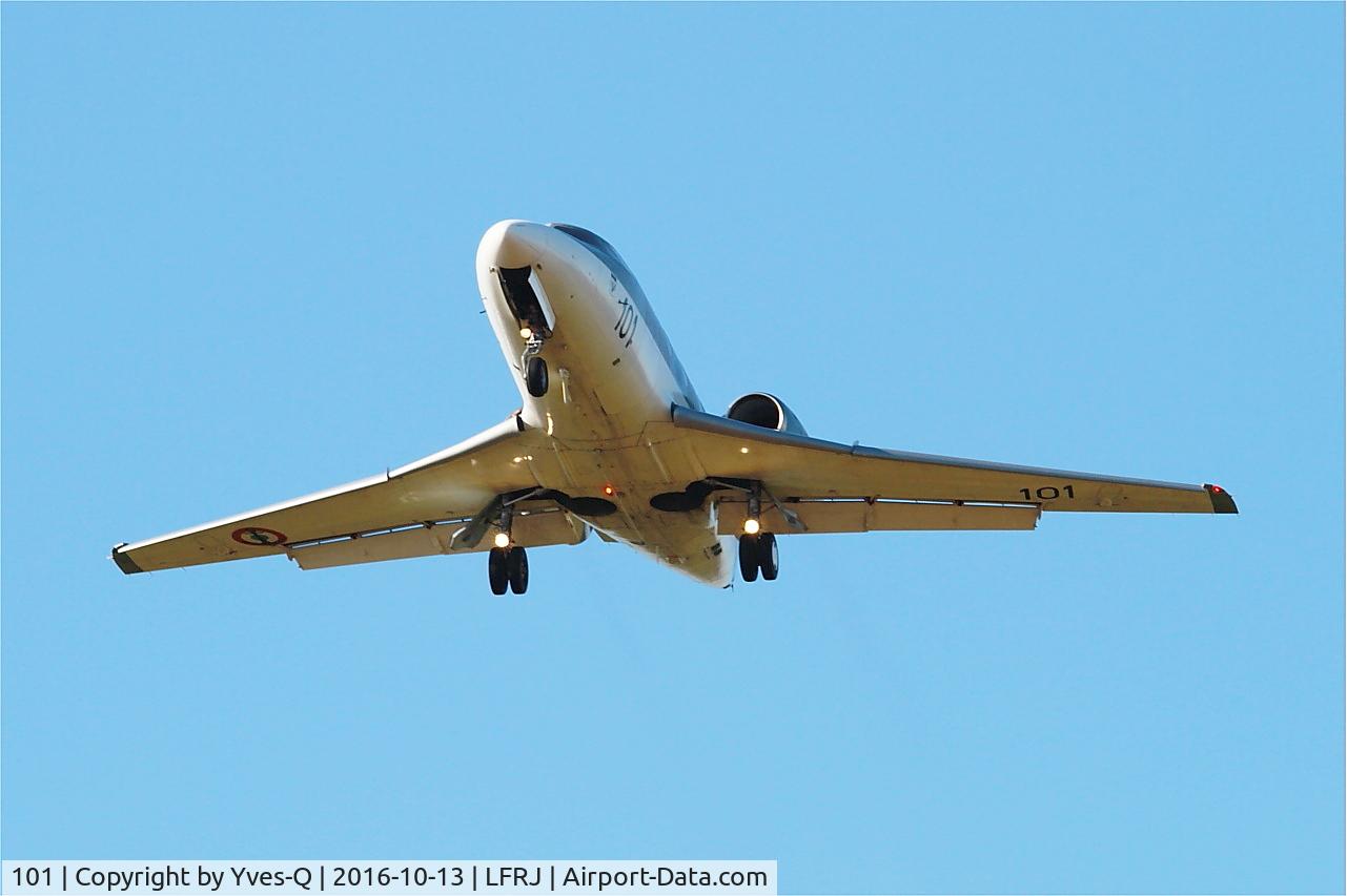 101, 1977 Dassault Falcon 10MER C/N 101, Dassault Falcon 10 MER On final rwy 08, Landivisiau naval air base (LFRJ-LDV)