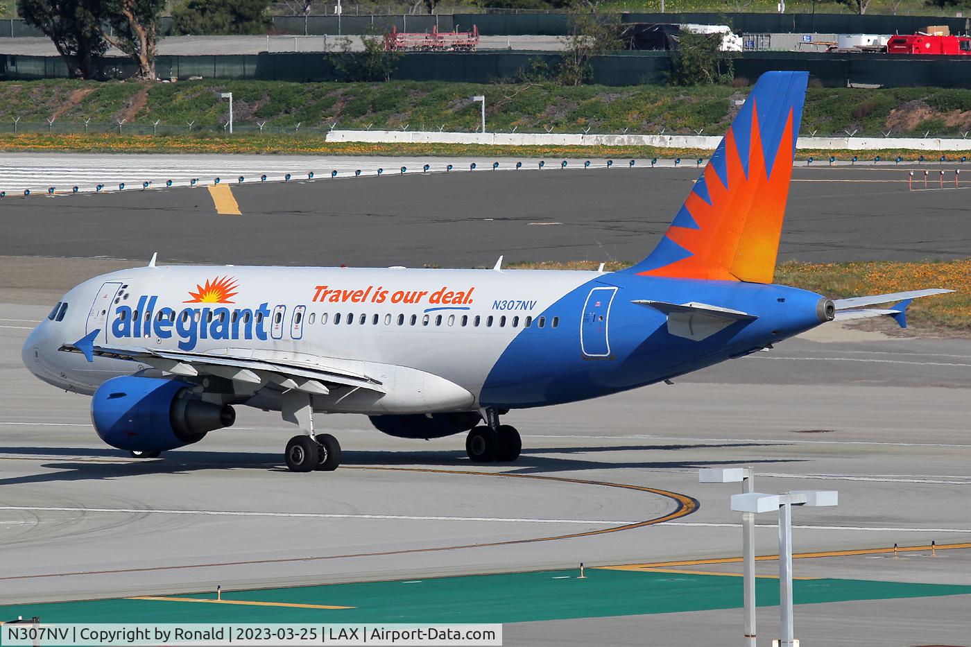 N307NV, 2005 Airbus A319-111 C/N 2427, at lax