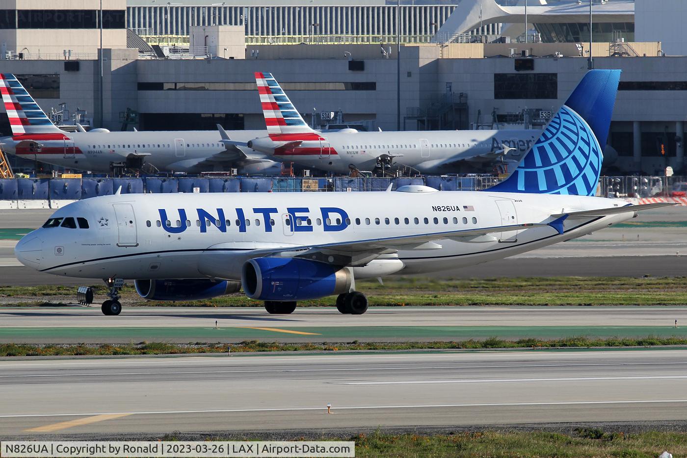 N826UA, 1999 Airbus A319-131 C/N 989, at lax