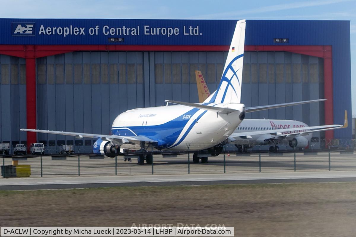 D-ACLW, Boeing 737-48E(SF) C/N 25775, At Budapest