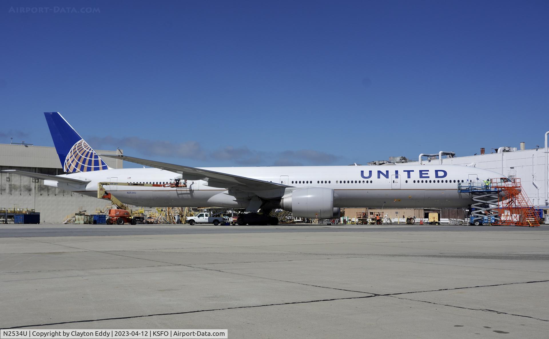 N2534U, 2017 Boeing 777-300/ER C/N 62645, SFO 2023.