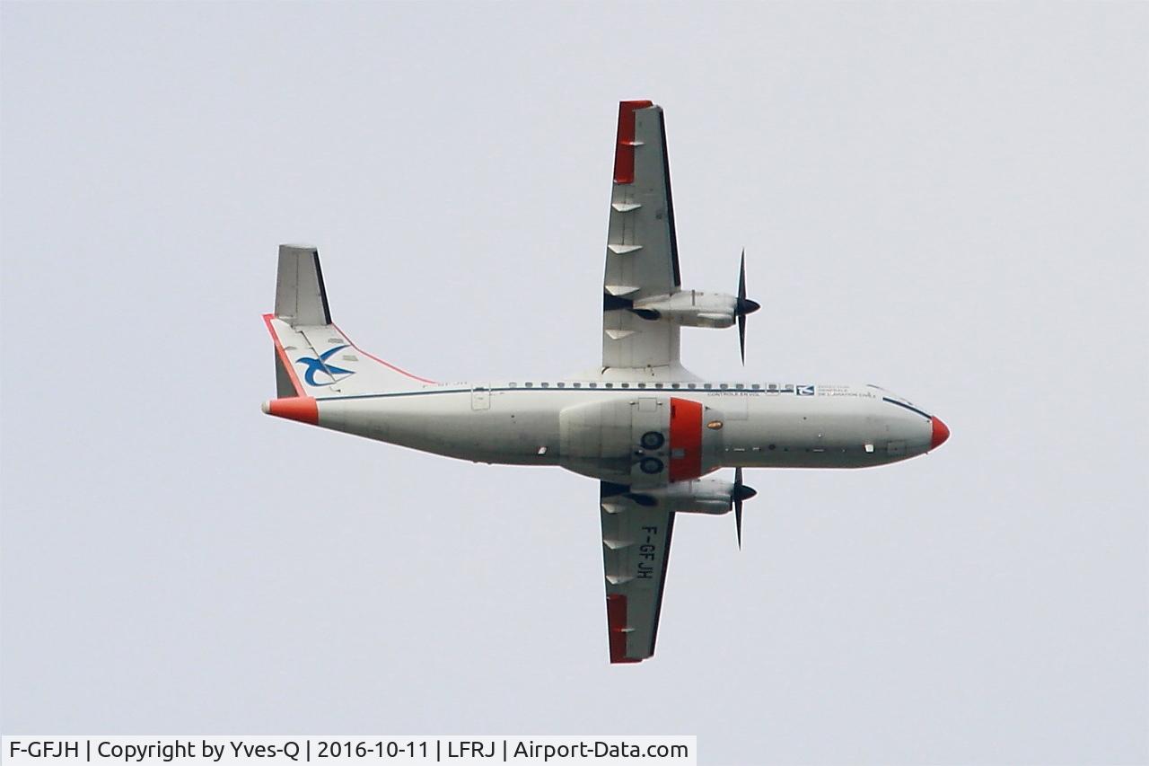 F-GFJH, 1987 ATR 42-300 C/N 049, ATR 42-300, Flight over Landivisiau naval air base (LFRJ-LDV)