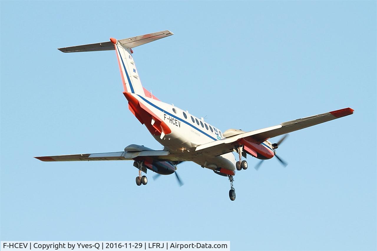 F-HCEV, 2009 Hawker Beechcraft B200GT King Air C/N BY-91, Hawker Beechcraft B200GT King Air, On final rwy 08, Landivisiau Naval Air Base (LFRJ-LDV)
