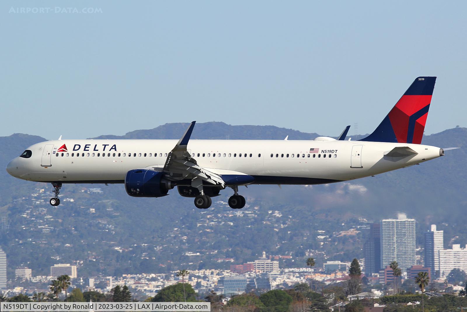 N519DT, Airbus A321-271NX C/N 11198, at lax