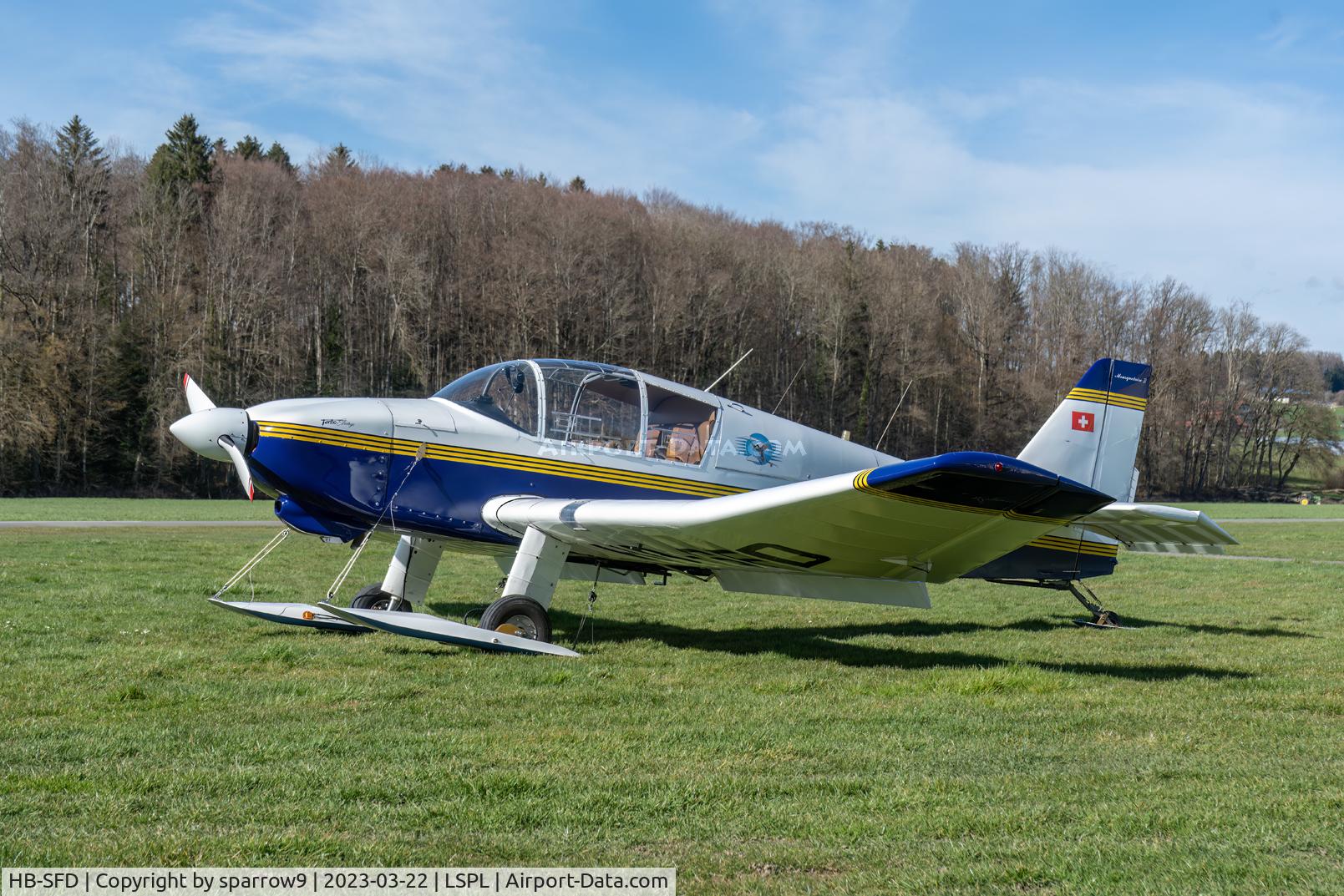 HB-SFD, SAN Jodel D-140C C/N 167, At Langenthal-Bleienbach. Skis are not necessery any longer here