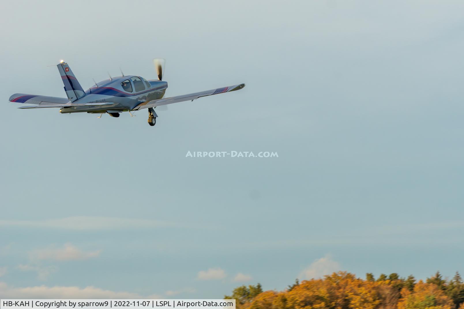 HB-KAH, 1984 Socata TB-20 C/N 425, Gear up!
