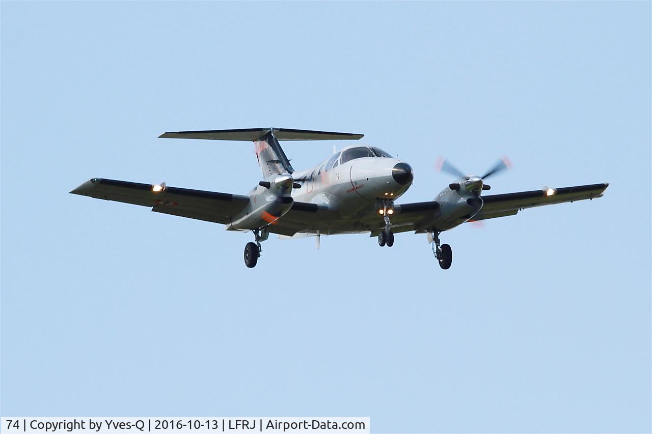 74, Embraer EMB-121AN Xingu C/N 121074, Embraer EMB-121AN Xingu, Short approach rwy 08, Landivisiau naval air base (LFRJ-LDV)