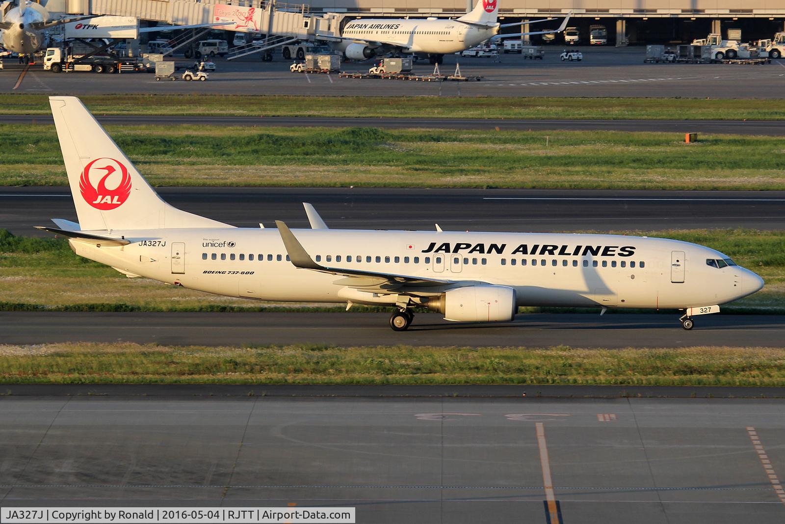 JA327J, 2010 Boeing 737-846 C/N 35356, at hnd