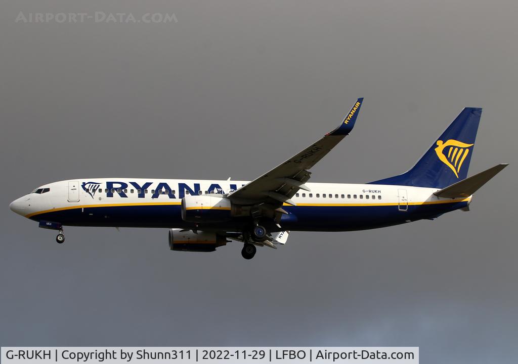 G-RUKH, 2007 Boeing 737-8AS C/N 33640, Landing rwy 32L