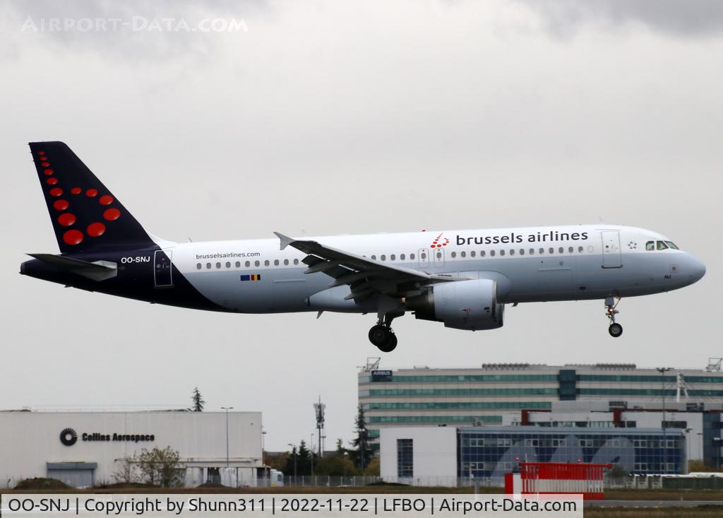 OO-SNJ, 2007 Airbus A320-214 C/N 3161, Landing rwy 32R