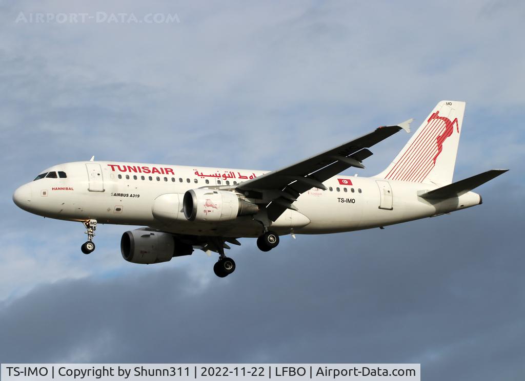 TS-IMO, 2001 Airbus A319-114 C/N 1479, Landing rwy 32L with additional '70th anniversary' sticker
