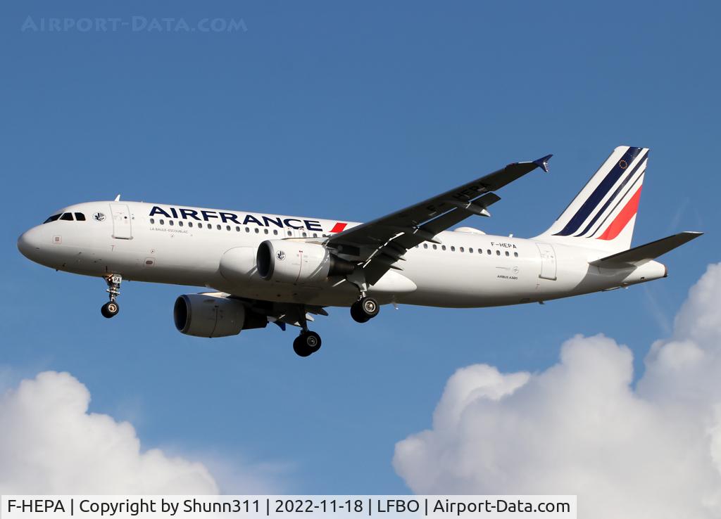 F-HEPA, 2009 Airbus A320-214 C/N 4139, Landing rwy 32L in new c/s... named 'La Baule Escoublac'