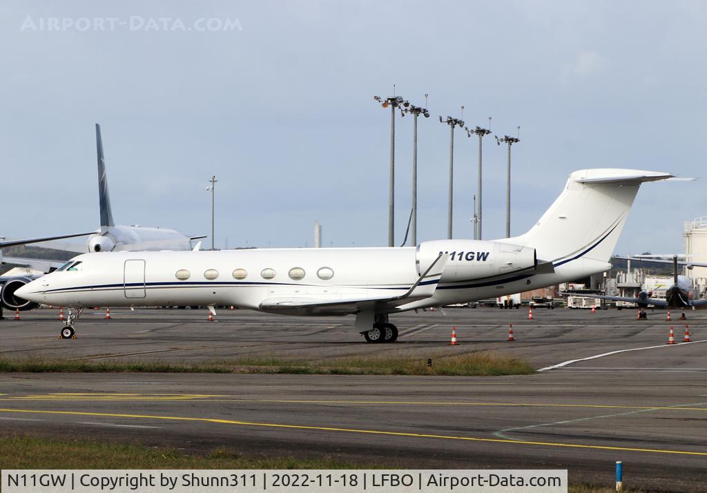 N11GW, 1996 Gulfstream Aerospace G-V C/N 507, Parked at the General Aviation area...