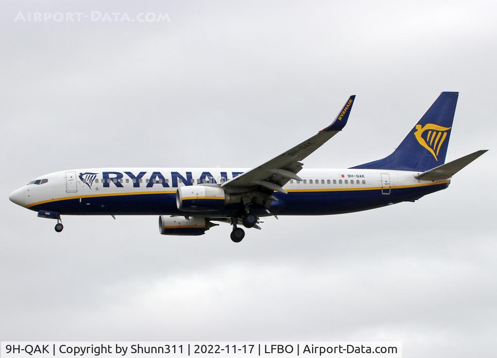 9H-QAK, 2017 Boeing 737-8AS C/N 44793, Landing rwy 32L