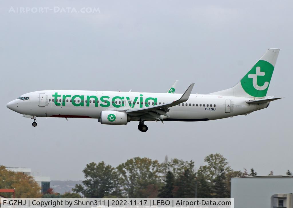 F-GZHJ, 2013 Boeing 737-86J C/N 37778, Landing rwy 32R in new c/s