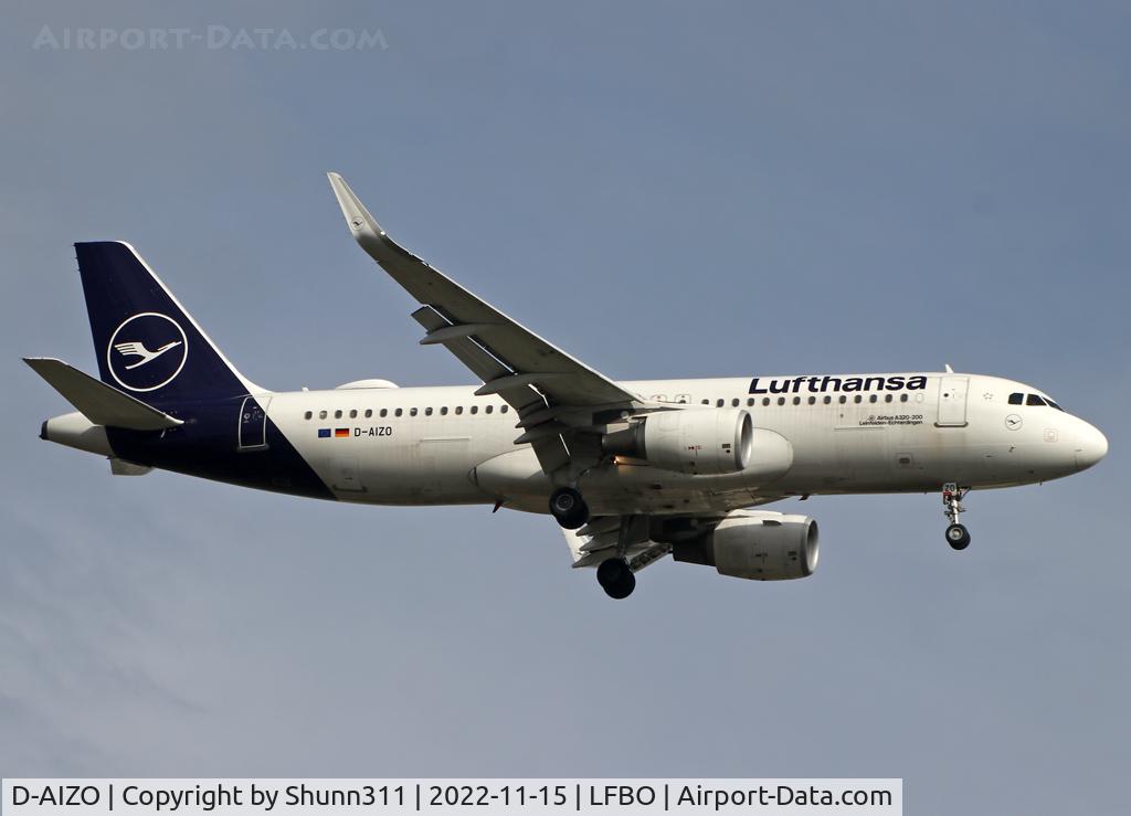 D-AIZO, 2012 Airbus A320-214 C/N 5441, Landing rwy 14L in new c/s