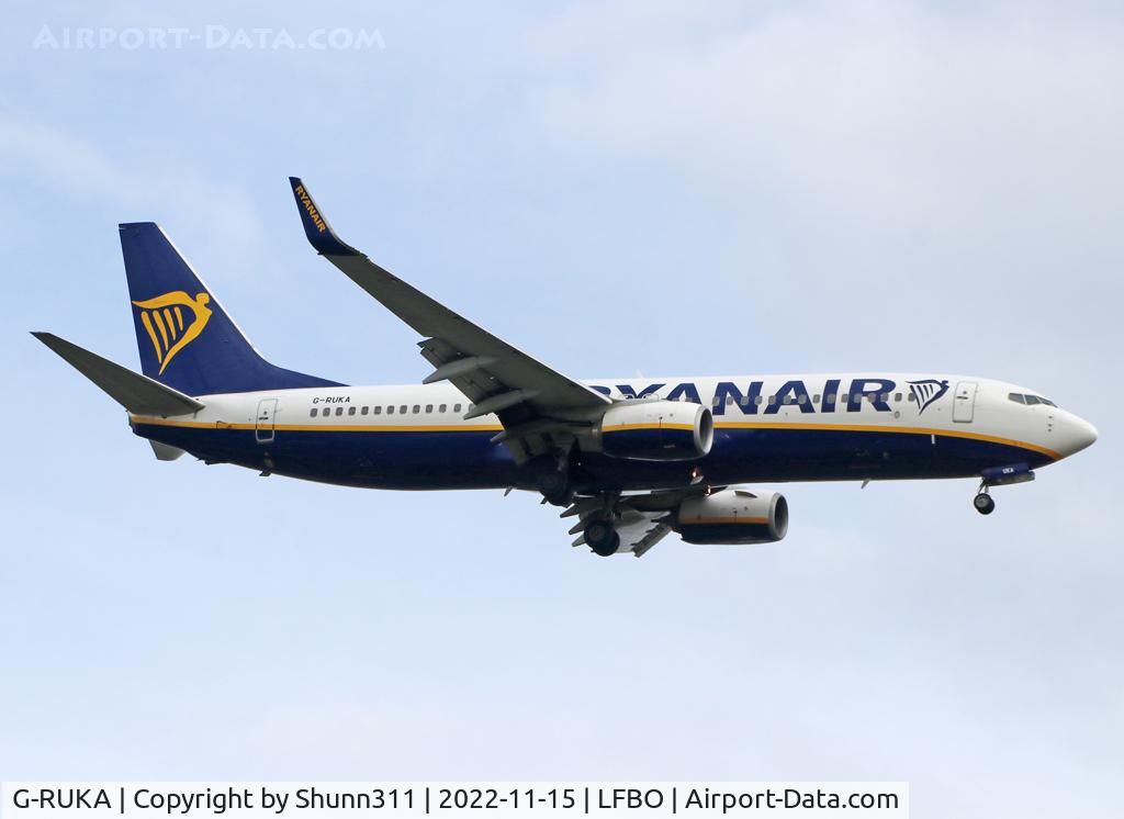 G-RUKA, 2014 Boeing 737-8AS C/N 44687, Landing rwy 14L
