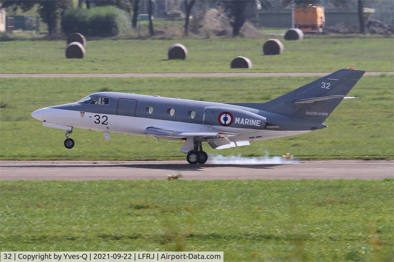 32, 1974 Dassault Falcon 10MER C/N 32, Dassault Falcon 10 MER Touchdonw rwy 08, Landivisiau naval air base (LFRJ-LDV)