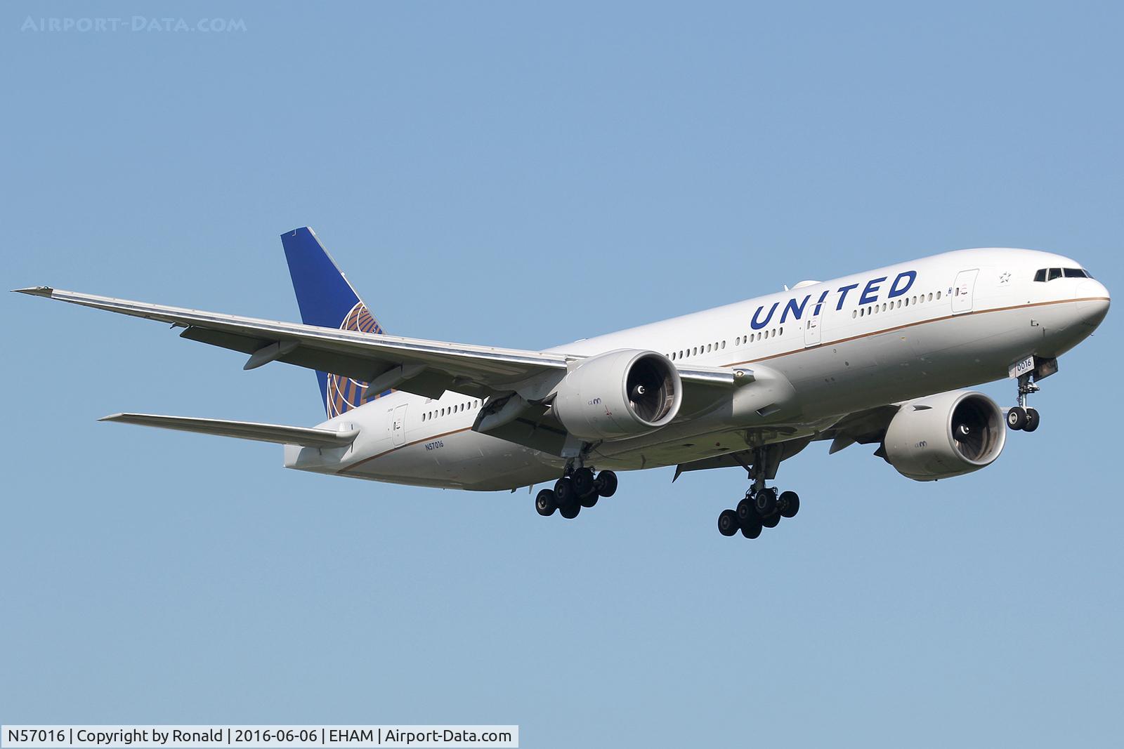 N57016, 2000 Boeing 777-224 C/N 28679, at spl