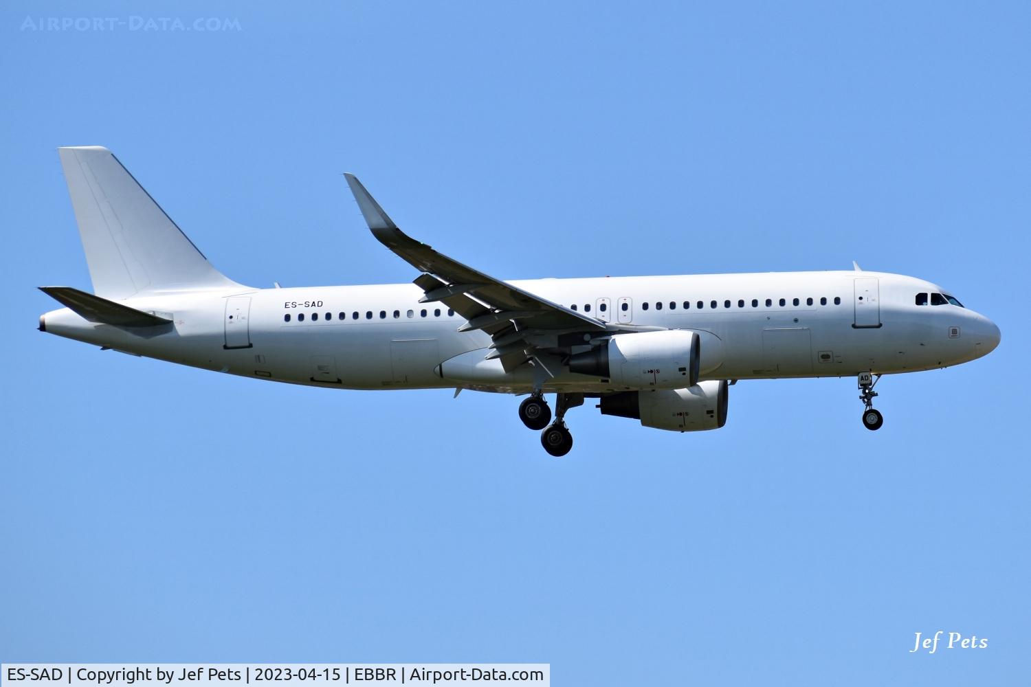 ES-SAD, 2013 Airbus A320-214 C/N 5931, Short final at Brussels Airport.
