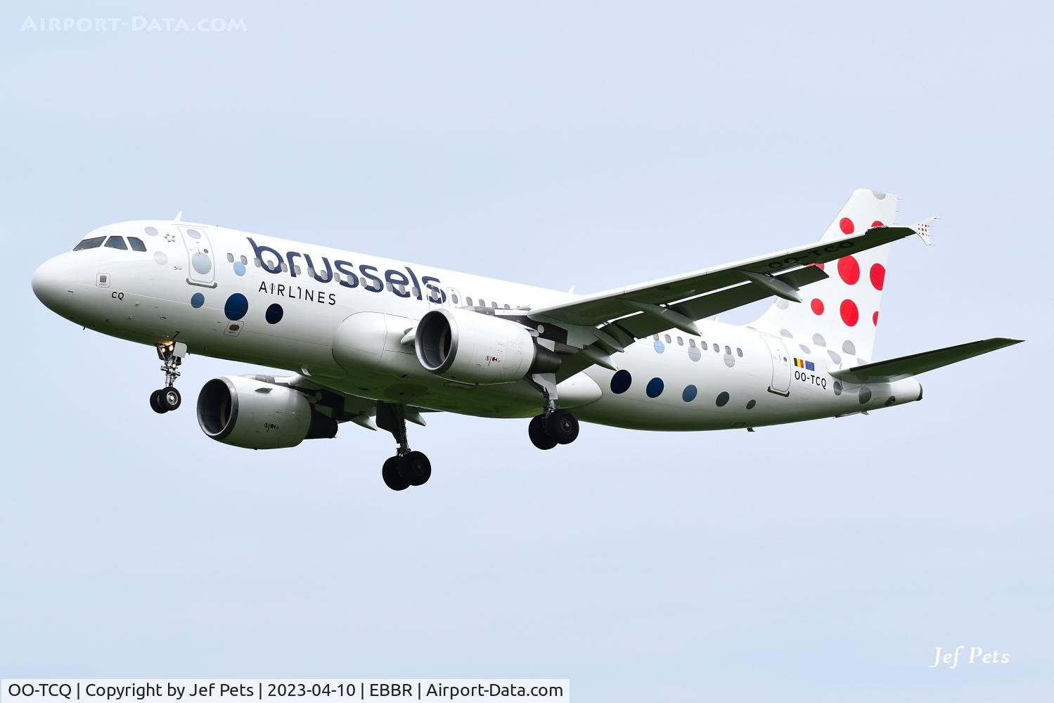 OO-TCQ, 2003 Airbus A320-214 C/N 2114, Landing at Brussels Airport.