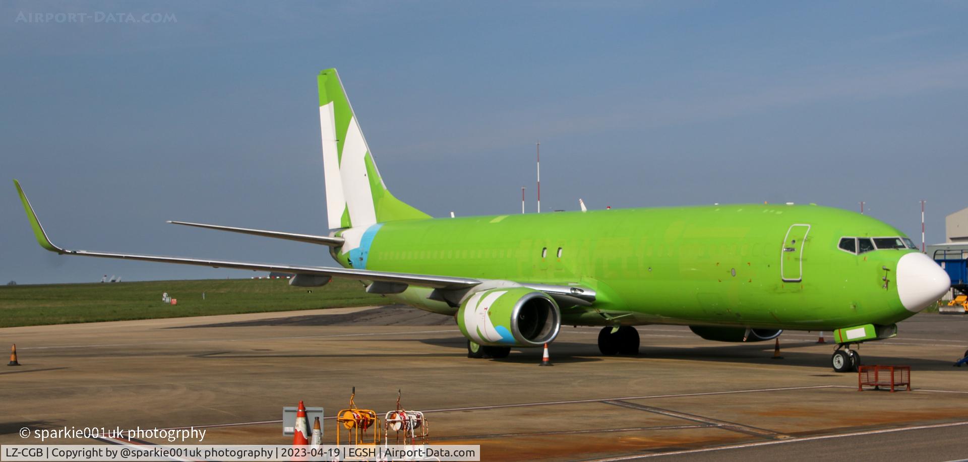 LZ-CGB, 1998 Boeing 737-8K2(SF) C/N 28374, Seen at Norwich in former Kulula.Com livery
awaiting a repaint