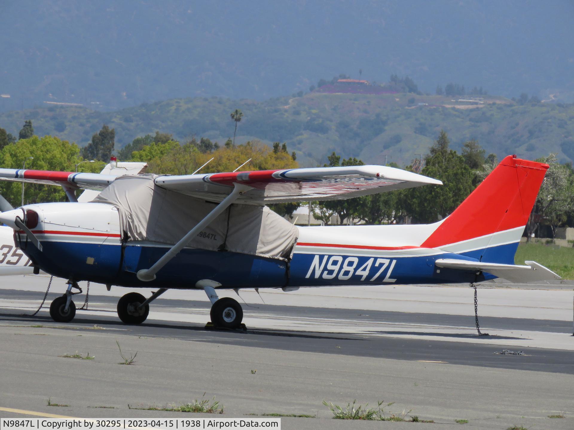 N9847L, 1986 Cessna 172P C/N 17276635, Covered & parked