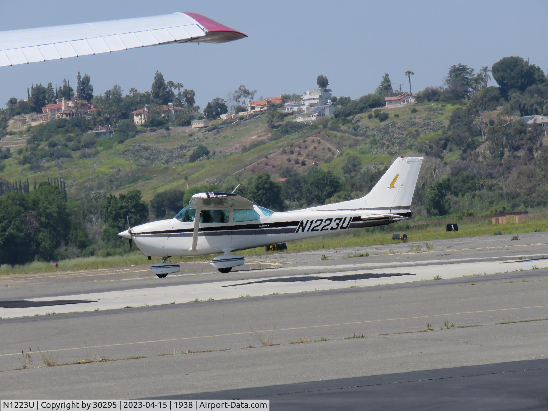 N1223U, 1976 Cessna 172M C/N 17266919, Parking