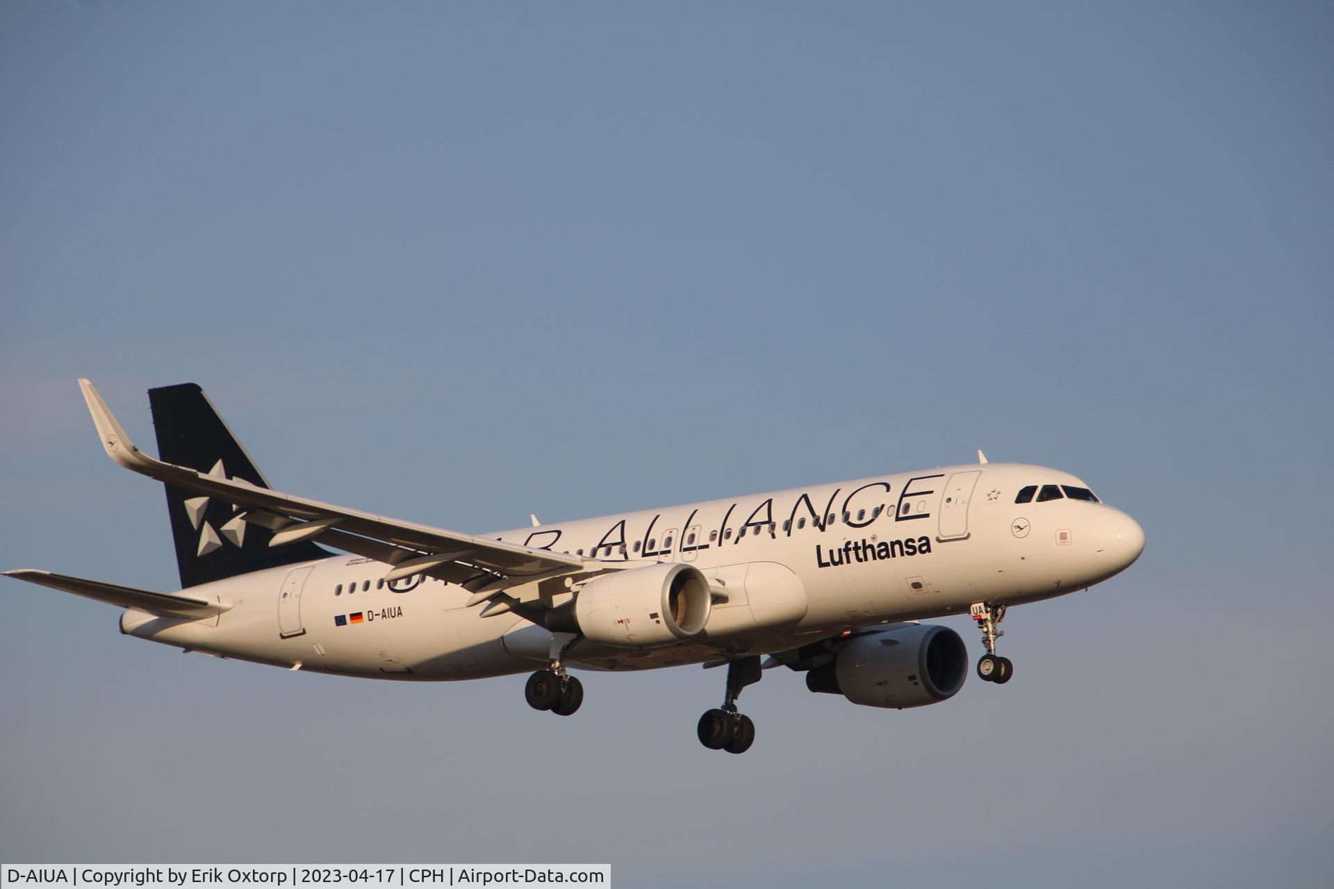 D-AIUA, 2013 Airbus A320-214 C/N 5935, D-AIUA landing rw 22L