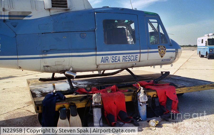 N2295B, Bell UH-1B Iroquois C/N 751, UH-1B 63-8529 re-registered with NYPD as N2295B 1978. Flew with the New York Police Department.