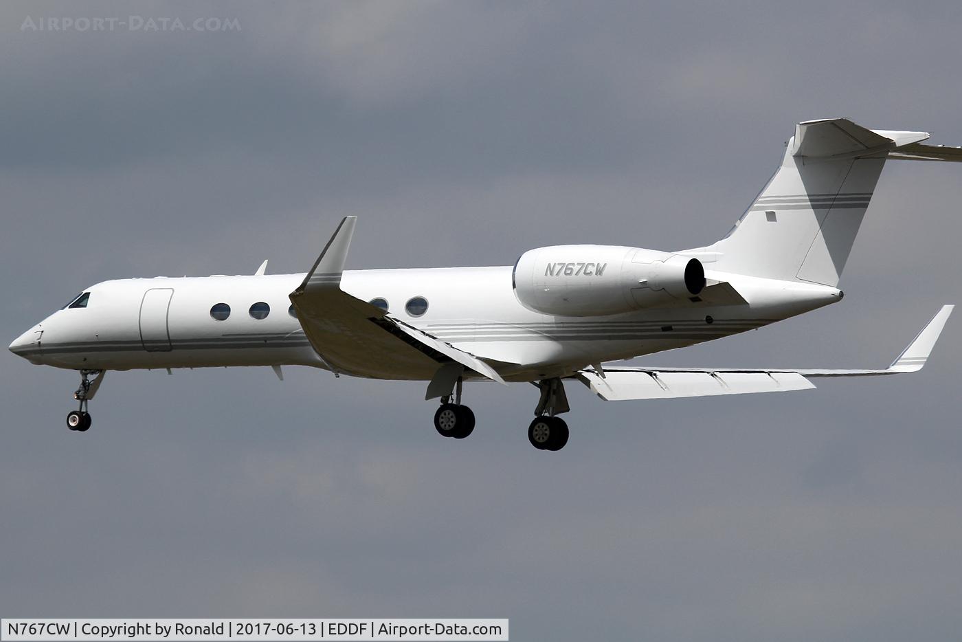 N767CW, 1997 Gulfstream Aerospace G-V C/N 520, at fra