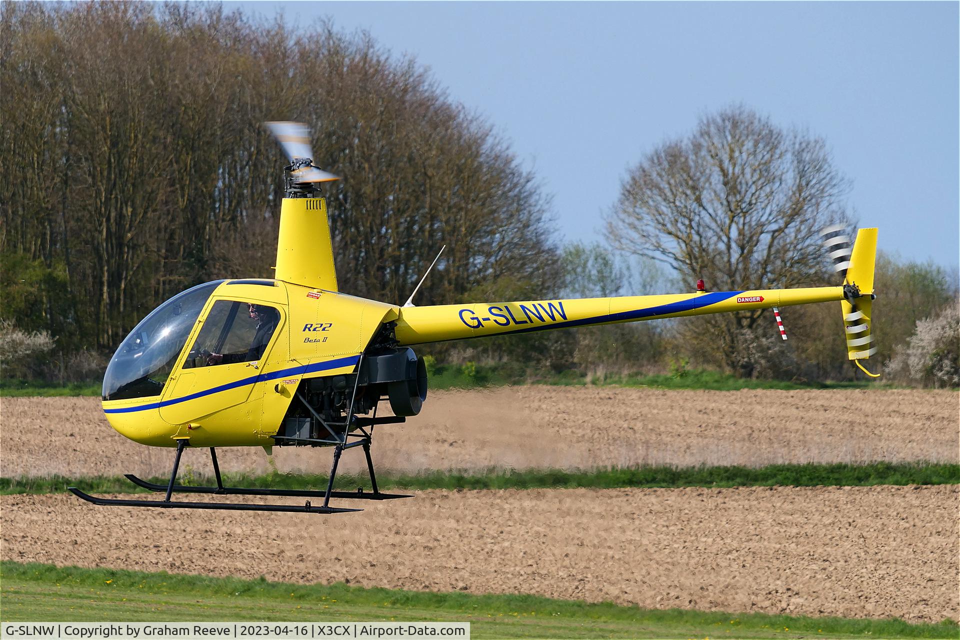 G-SLNW, 2003 Robinson R22 Beta II C/N 3524, Landing at Northrepps.