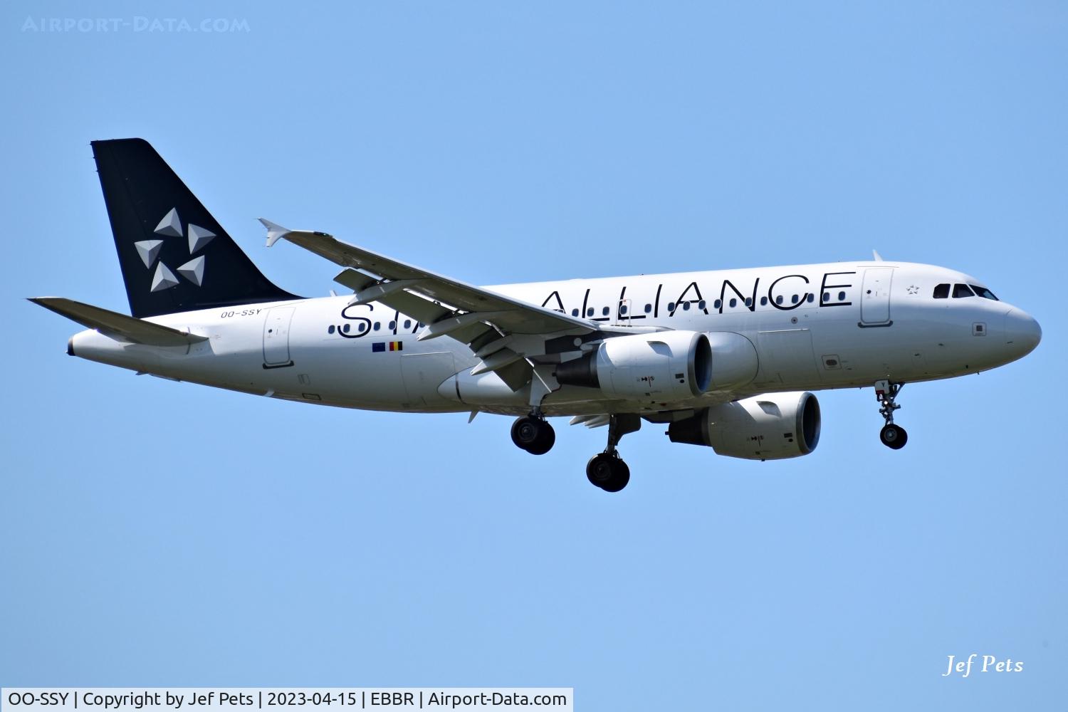 OO-SSY, 2005 Airbus A319-112 C/N 2494, Short final at Brussels Airport.