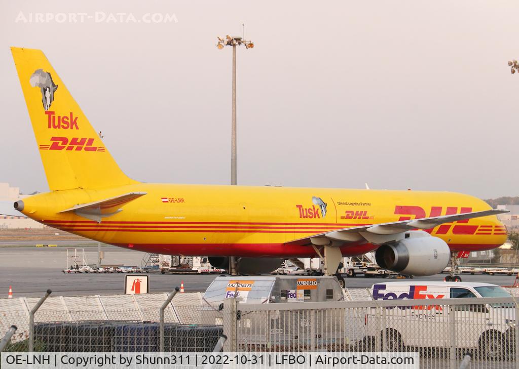 OE-LNH, 1999 Boeing 757-236 C/N 29946, Parked at the Cargo area with Tusk c/s