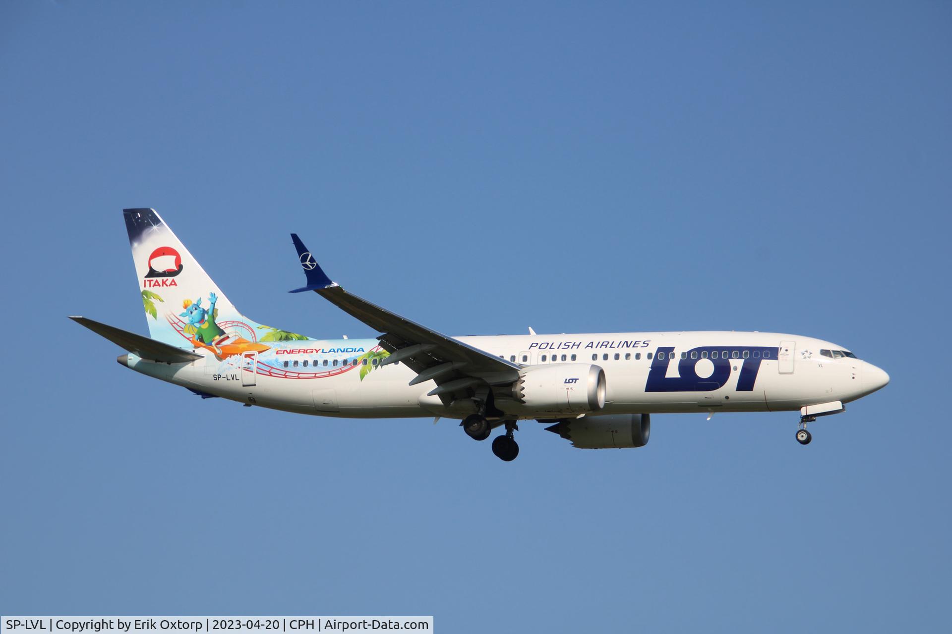 SP-LVL, 2021 Boeing 737-8 MAX C/N 43331, SP-LVL in Energylandia c/s landing rw 04L