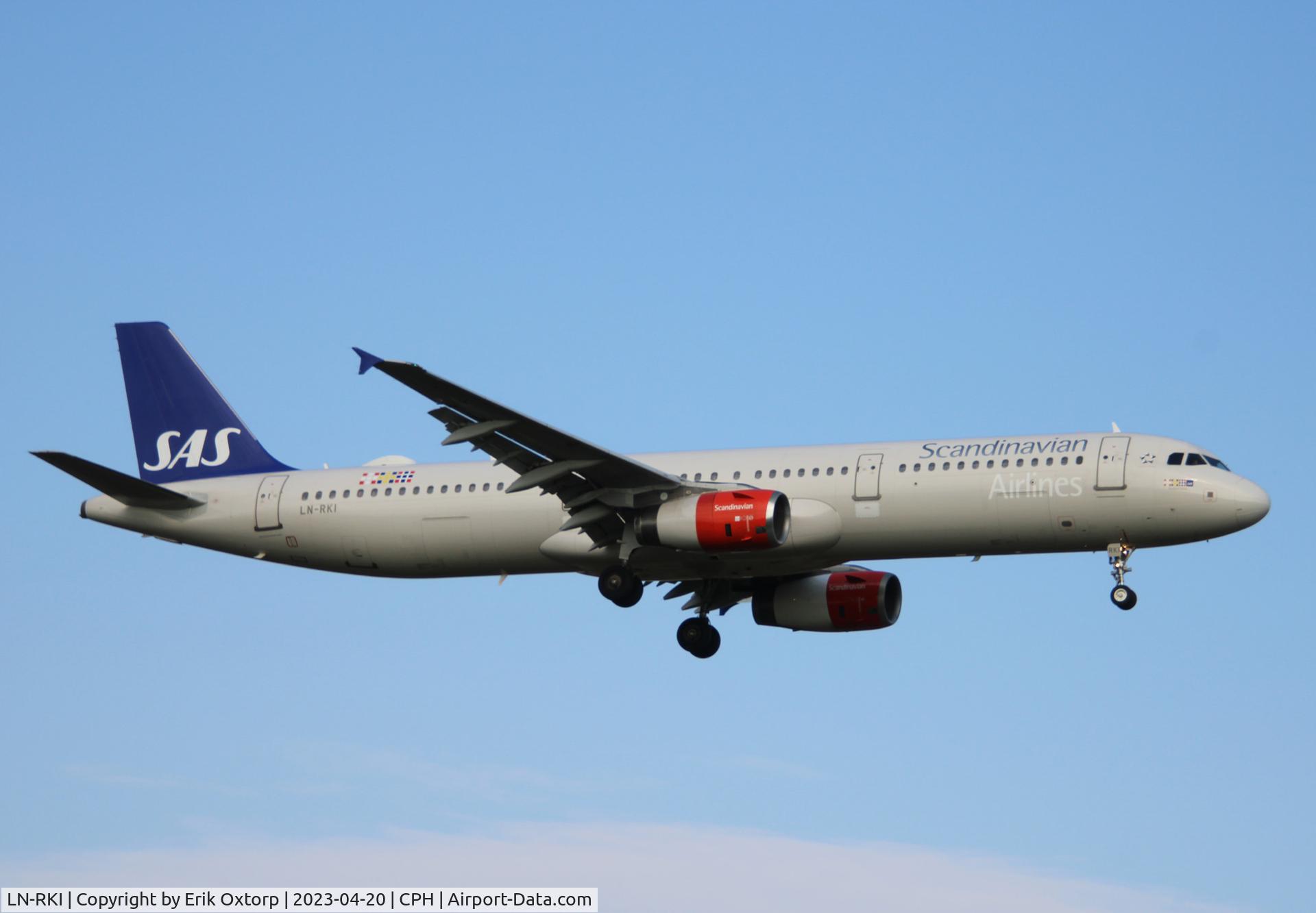 LN-RKI, 2002 Airbus A321-232 C/N 1817, LN-RKI landing rw 04L