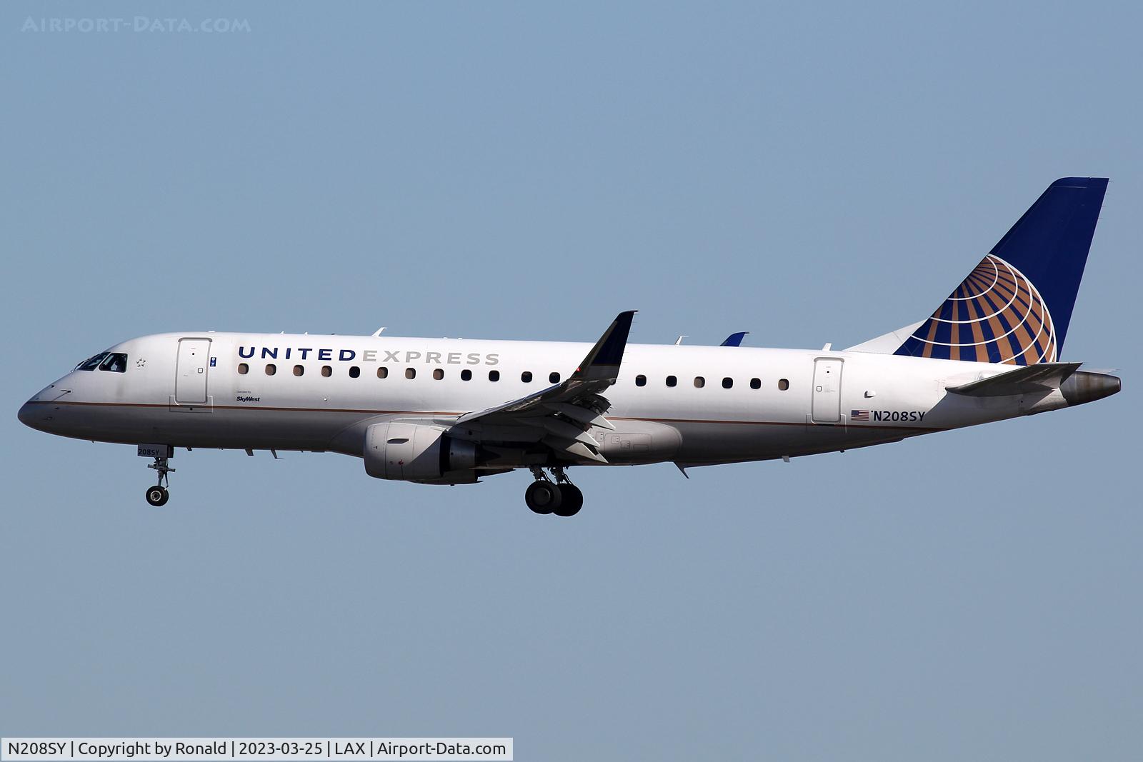 N208SY, 2017 Embraer 175LR (ERJ-170-200LR) C/N 17000644, at lax